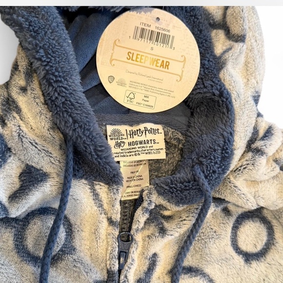 NWT Adult Harry Potter One Piece Faux Fur Zip Up Pajamas. Very soft. Small - Picture 4 of 8